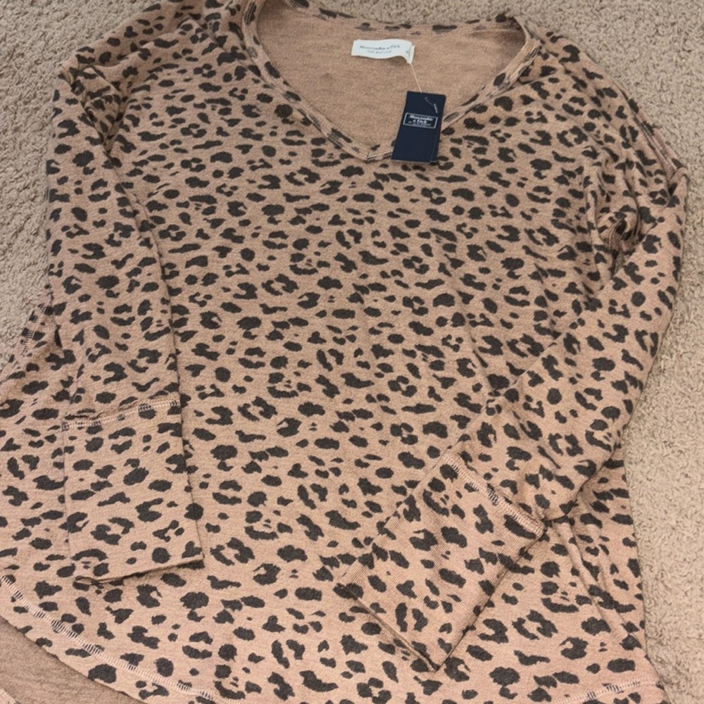 Abercrombie cheetah cozy top size large NWT